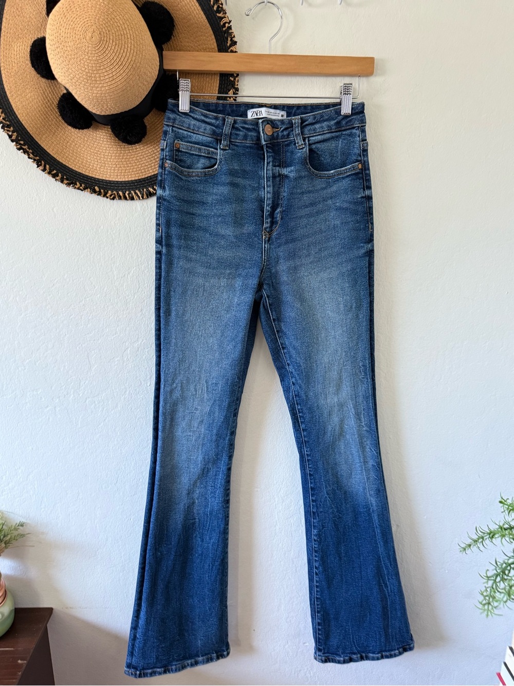 Zara Flare Leg Jeans Size 6 Bootcut